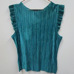Ruffle sleeve "like velvet" green top